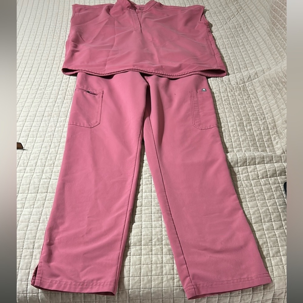 Figs Rose Scrub Top (small) and pants (medium) - Picture 7 of 7